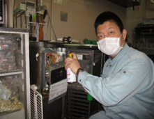 薬剤散布している写真
